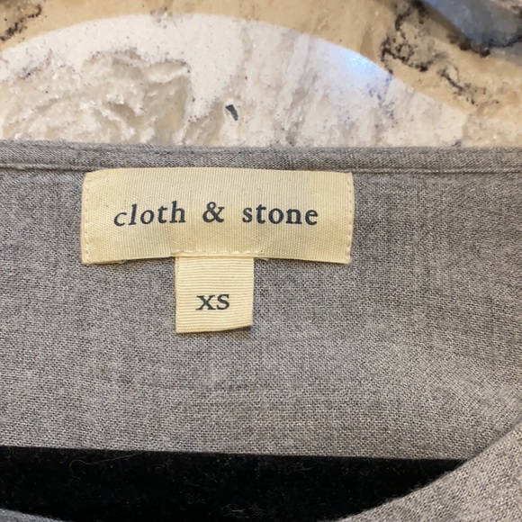 Cloth and stone size XS shirt. Very generous in size - Picture 2 of 3